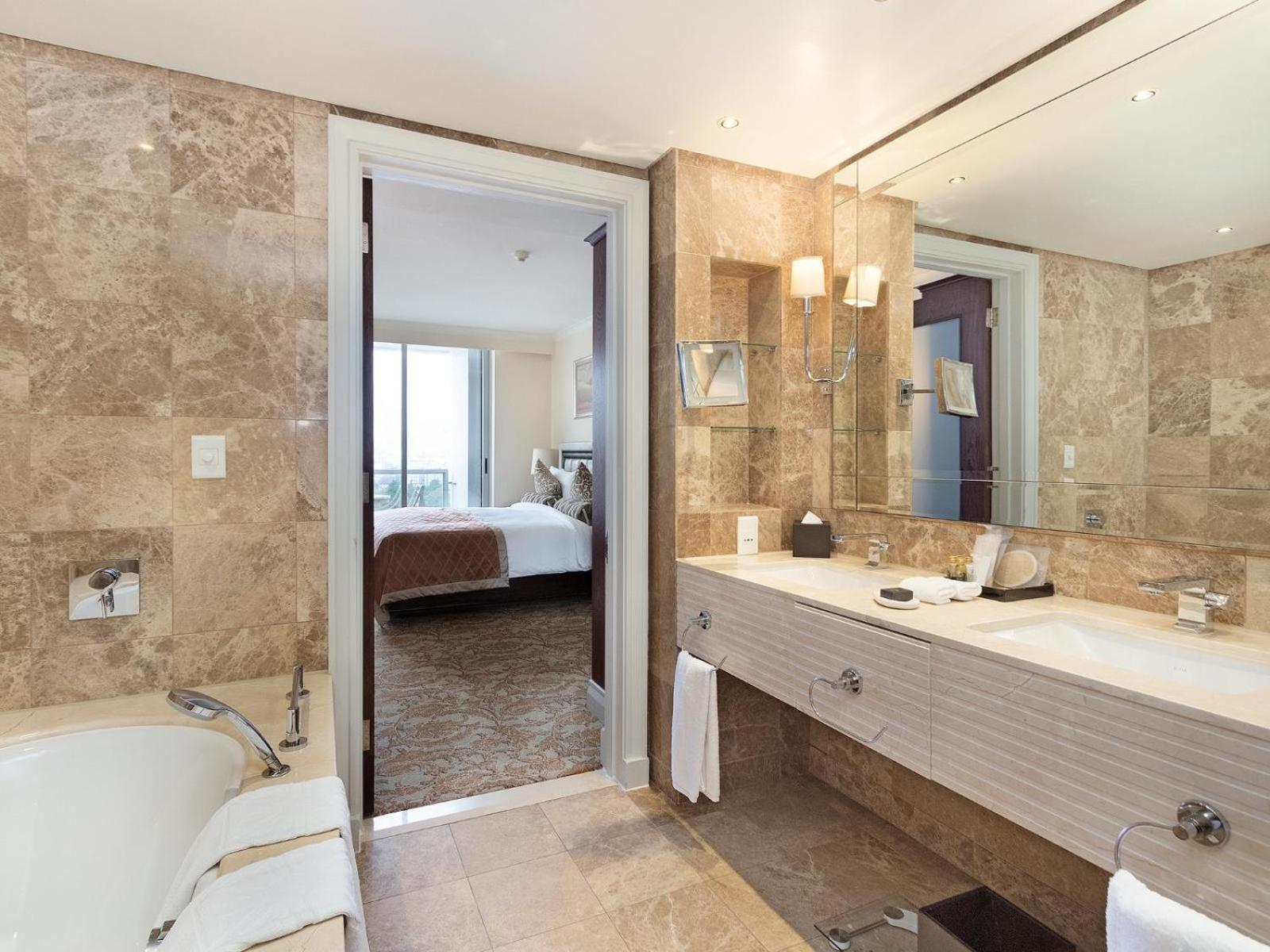 Apartment Taj - Large 2 Bedroom Apartment, With Full Facilities, Stunning Table Mountain Views